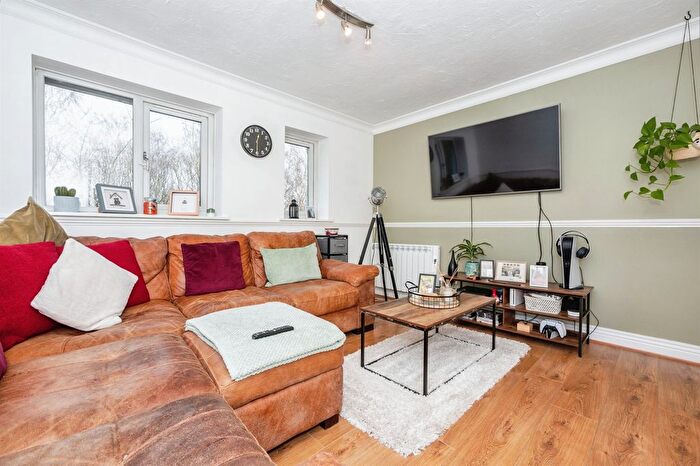 2 Bedroom Flat For Sale In Caravel Close, Chafford Hundred, Grays, RM16