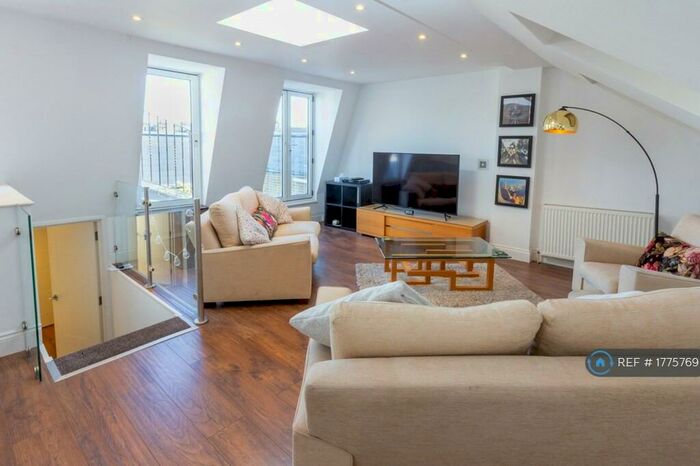 2 Bedroom Flat To Rent In Battersea, London, SW11