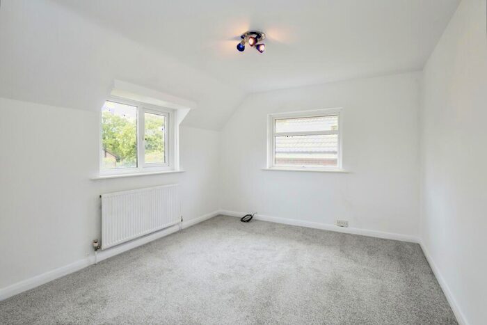 4 Bedroom Detached House For Sale In Lovedean Lane, Lovedean, Cowplain, Hampshire, PO8