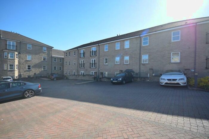 2 Bedroom Flat To Rent In Millwood, Bingley, West Yorkshire, BD16