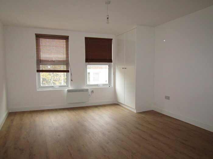 Flat To Rent In High Street, Chatham., ME4