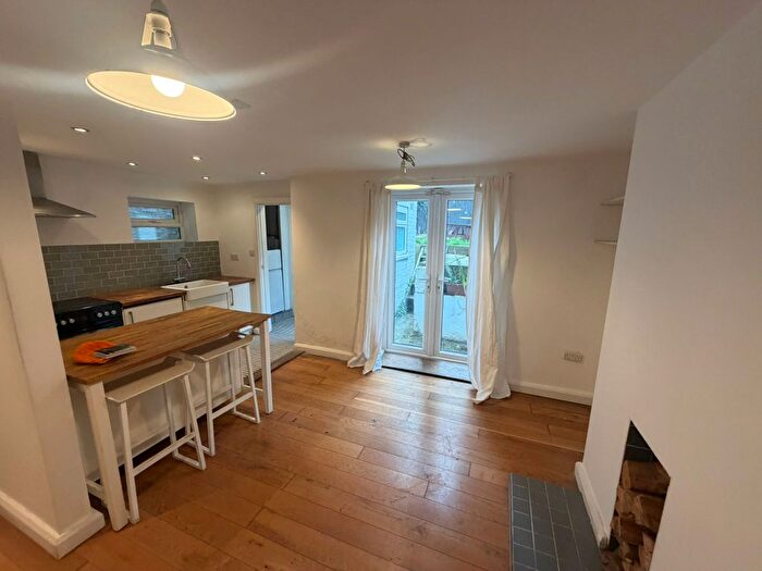 1 Bedroom Flat To Rent In Asylum Road, London, SE15