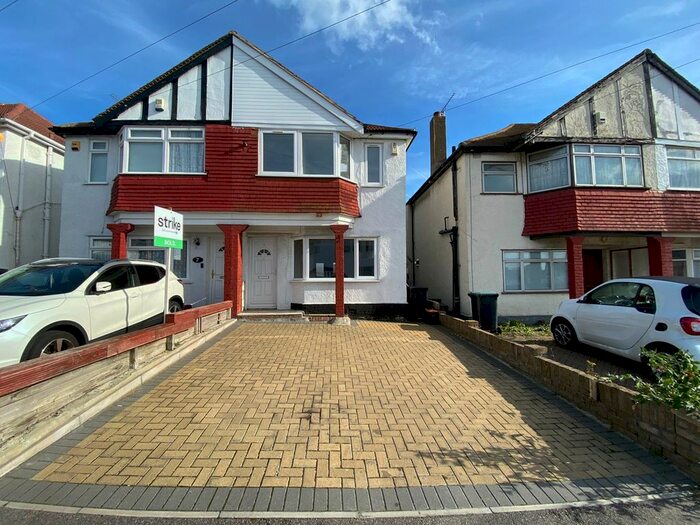 3 Bedroom Semi-Detached House To Rent In Marina Drive, Northfleet, Gravesend, DA11