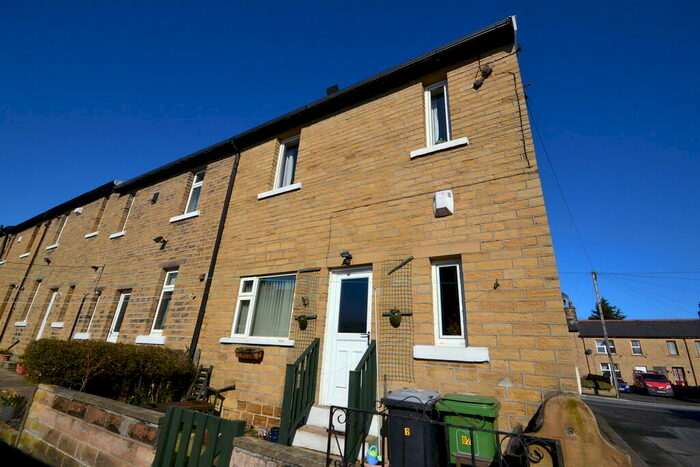 2 Bedroom End Of Terrace House To Rent In Long Lane, Huddersfield, HD5