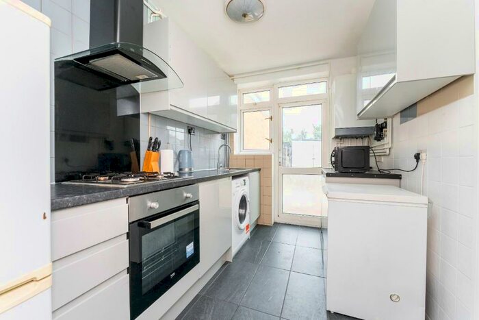 3 Bedroom Terraced House To Rent In Hetherington Close, Slough, Berkshire, SL2