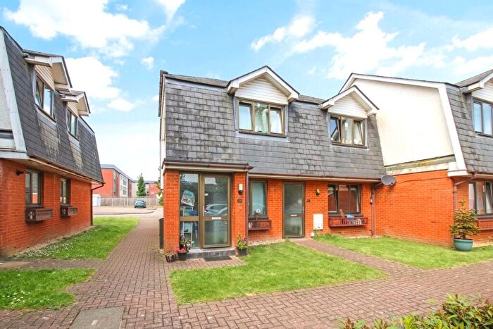 2 Bedroom Maisonette For Sale In Braeside, Binfield, Bracknell, Berkshire, RG12