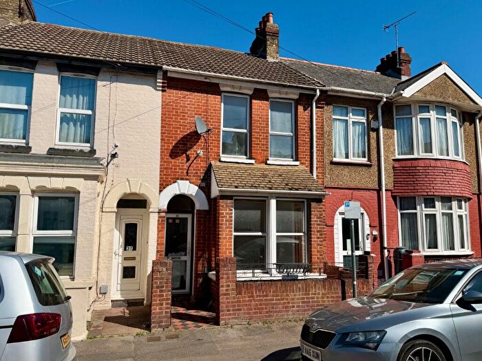 3 Bedroom Terraced House For Sale In Byron Road, Gillingham, Kent, ME7