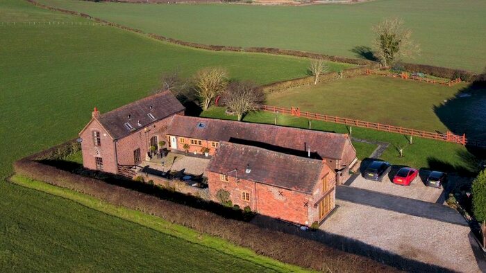 5 Bedroom Barn Conversion For Sale In Church Road, Warton, Tamworth, B79