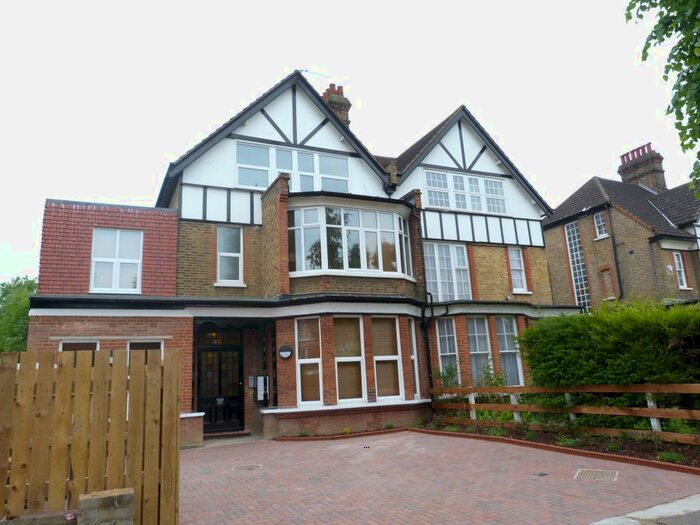 2 Bedroom Flat To Rent In Lennard Road, Beckenham, BR3