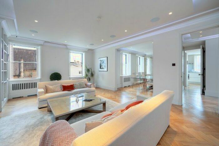 3 Bedroom Flat To Rent In Chester Square, London, SW1W
