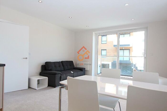 2 Bedroom Flat For Sale In Montagu House, Padworth Avenue, Kennet Island, Reading, RG2