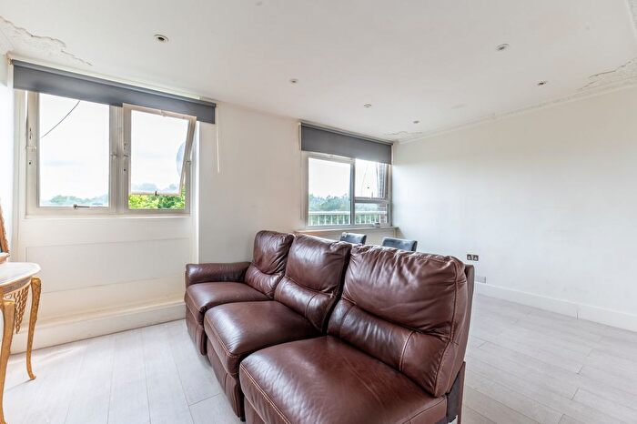 3 Bedroom Flat To Rent In Carlton Vale, London, NW6