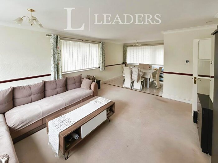 2 Bedroom Apartment To Rent In Kensington Court, CB5