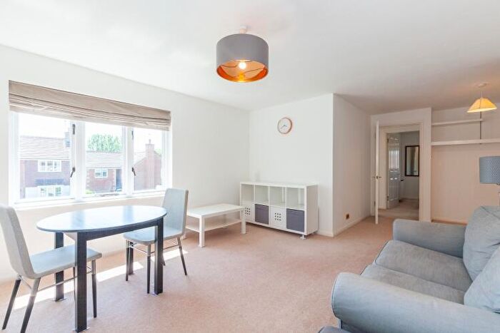 1 Bedroom Maisonette To Rent In Pheasant Walk, Littlemore, OX4