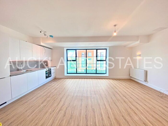 2 Bedroom Apartment To Rent In Darkes Lane, Potters Bar, EN6