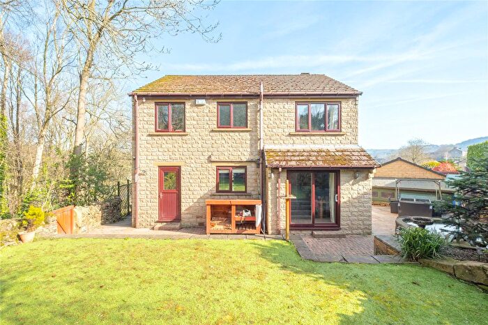4 Bedroom Detached House For Sale In Woodchurch View, Thongsbridge, Holmfirth, HD9