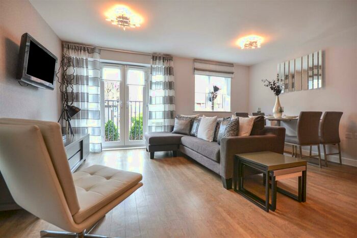 2 Bedroom Flat To Rent In Schoolgate Drive, Morden, SM4