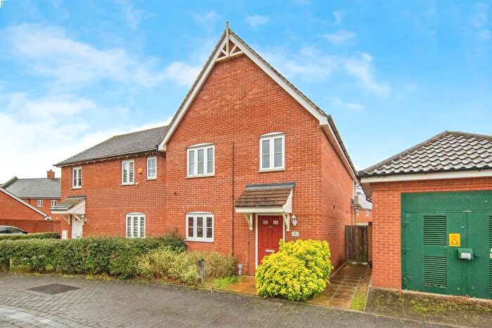 4 Bedroom Semi-Detached House For Sale In Trowel Place, Colchester, CO2