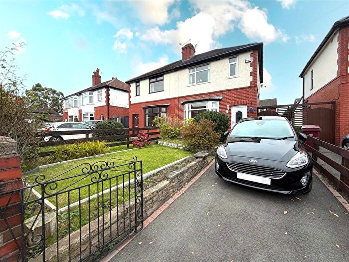 3 Bedroom Semi-detached House For Sale In Leigh Road, Westhoughton, Bolton, BL5