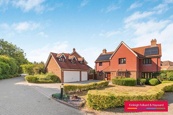 5 Bedroom Detached House To Rent In Fidgeon Close, Bromley, BR1