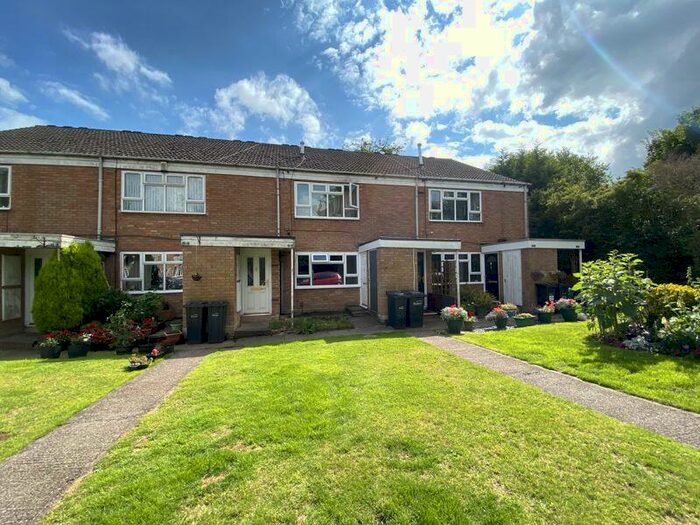 2 Bedroom Flat To Rent In Pebble Close, Stourbridge, DY8