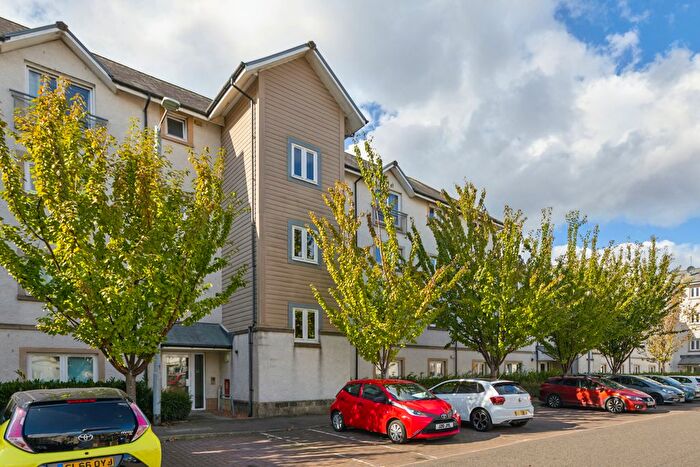 2 Bedroom Flat For Sale In Chandlers Court, Stirling, FK8