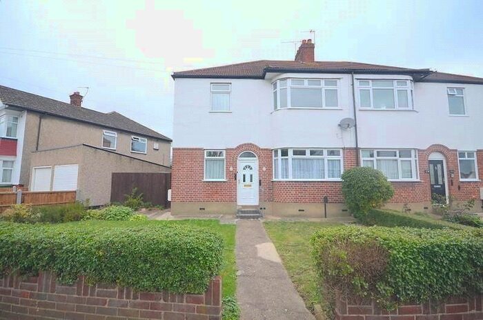 2 Bedroom Maisonette To Rent In Tudor Drive, Romford, Essex, RM2