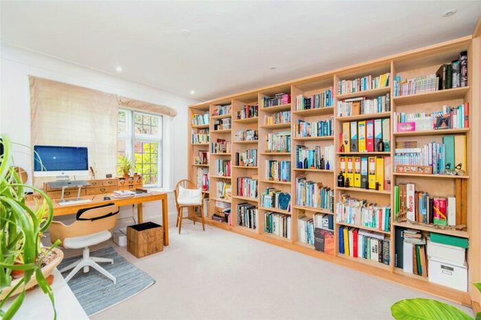 4 Bedroom Detached House For Sale In Bassett Close, Bassett, Southampton, Hampshire, SO16