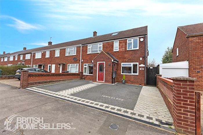 5 Bedroom Semi Detached House For Sale In Tern Close, Tilehurst, Reading, Berkshire, RG30