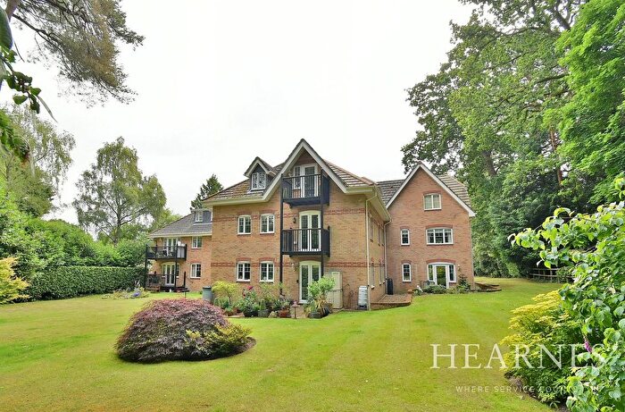 2 Bedroom Flat For Sale In West Moors Road, Ferndown, BH22