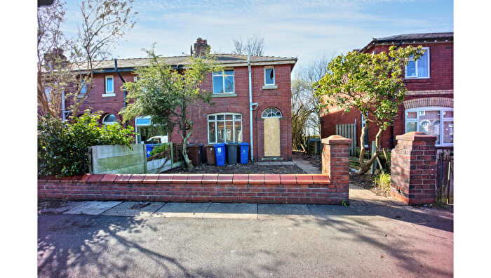3 Bedroom End Of Terrace House For Sale In Thorncliffe Avenue, Dukinfield, Cheshire, SK16