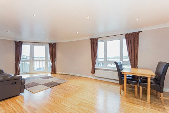 2 Bedroom Flat To Rent In Wharfside Close, Erith, DA8