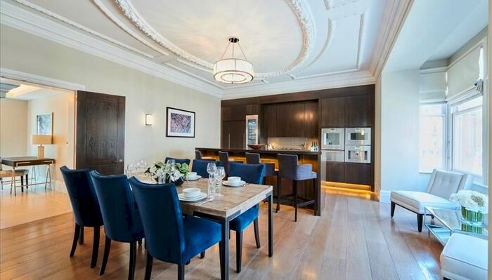 3 Bedroom Flat To Rent In Duke Street, Mayfair, London, W1K