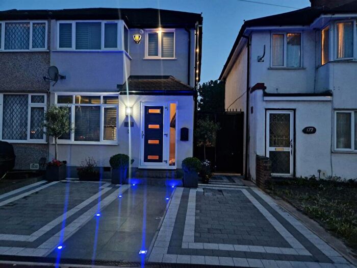 4 Bedroom End Of Terrace House For Sale In Beam Avenue -, Dagenham, RM10