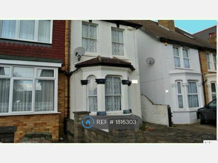 3 Bedroom Semi-Detached House To Rent In Bexleyheath, Bexleyheath, DA6