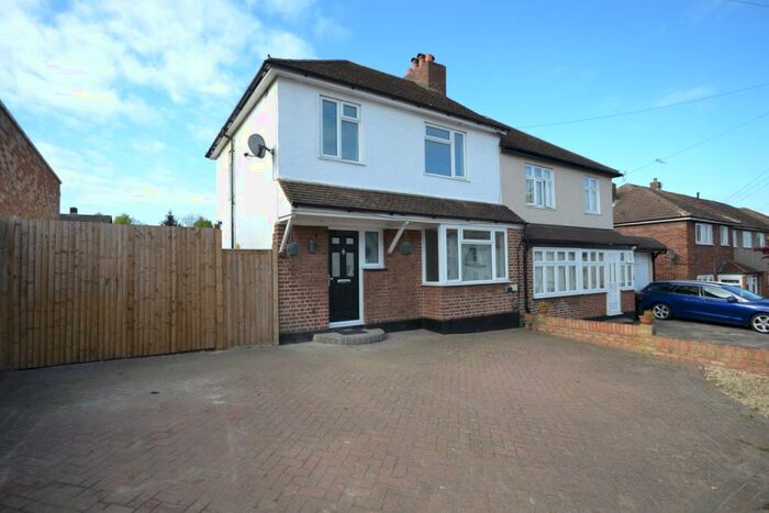 3 Bedroom Semi-Detached House To Rent In Hearns Road Orpington, BR5