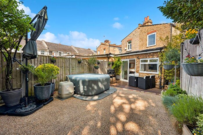 2 Bedroom Flat For Sale In Kingston Road, Wimbledon, SW19