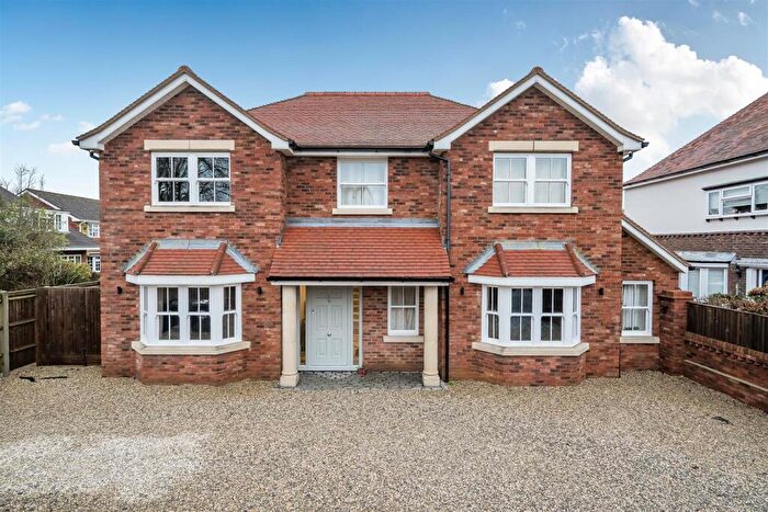 4 Bedroom Detached House For Sale In Anglesey Road, Alverstoke, Gosport, PO12
