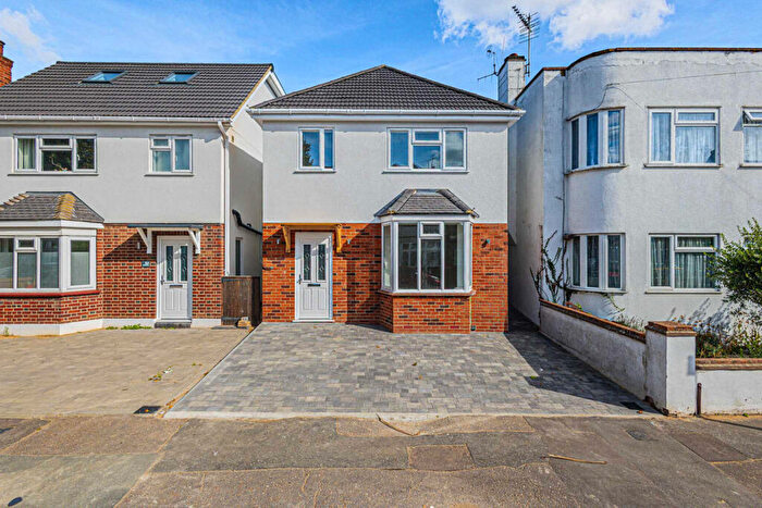 3 Bedroom Detached House For Sale In St. Johns Road, Westcliff-on-Sea, SS0