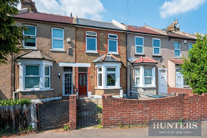 2 Bedroom Terraced House For Sale In Albion Road, Hounslow, TW3