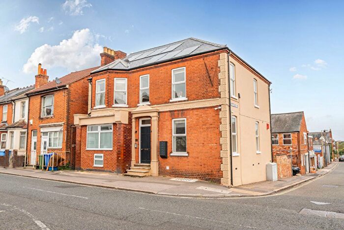 1 Bedroom Flat To Rent In Grosvenor Road, Aldershot, GU11