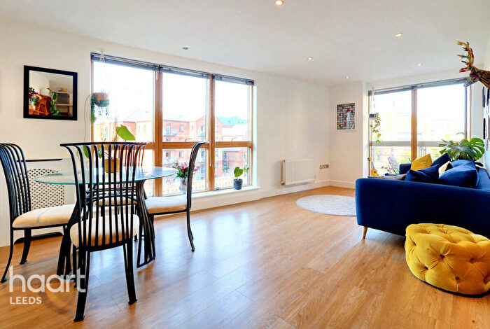 2 Bedroom Apartment For Sale In Bowman Lane, Leeds, LS10