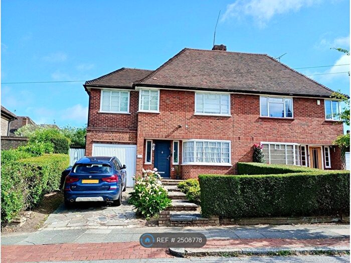 4 Bedroom Semi-Detached House To Rent In Vivian Way, London, N2