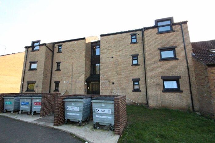 2 Bedroom Flat To Rent In Rainsborough Crescent, Briar Hill, Northampton, NN4
