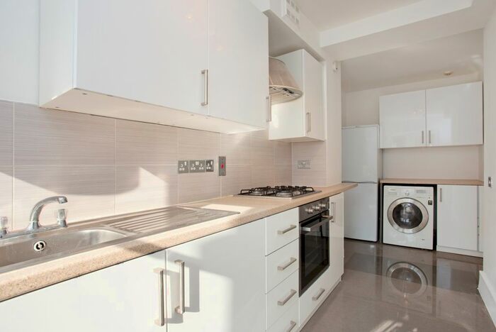 3 Bedroom Flat To Rent In Colville Road, London, W11