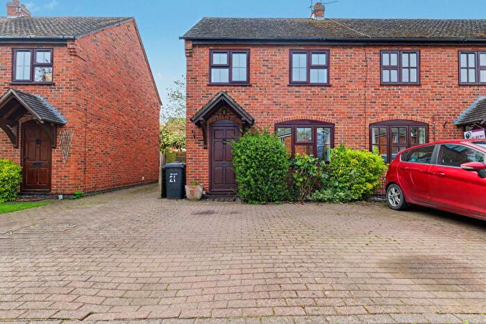 2 Bedroom End Of Terrace House For Sale In Rugby Close, Market Harborough, LE16