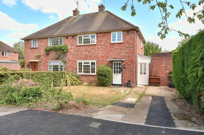 4 Bedroom Semi-Detached House To Rent In St. Johns Road, Guildford, GU2