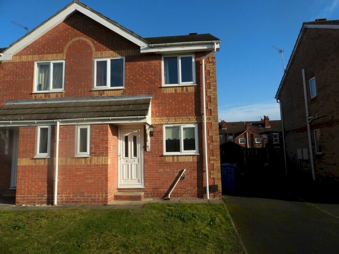 3 Bedroom Semi-Detached House To Rent In Bishopgarth Close, Doncaster DN5