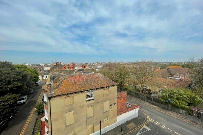 2 Bedroom Flat To Rent In Hawley Square, Margate, CT9
