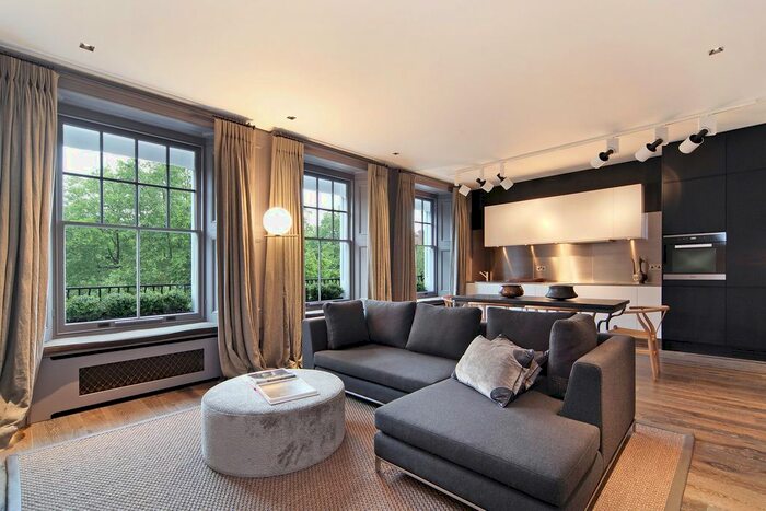 2 Bedroom Flat To Rent In Cadogan Square, London, SW1X